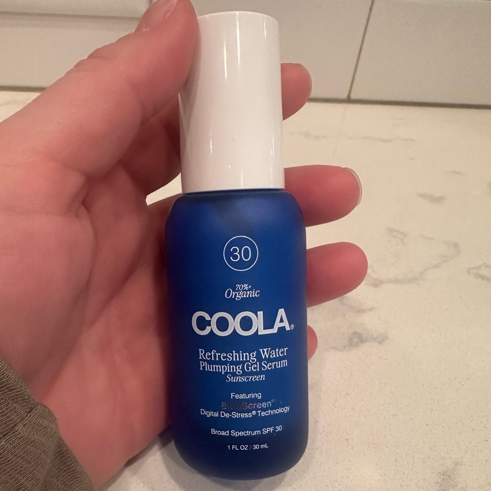 COOLA refreshing water plumping gel spf